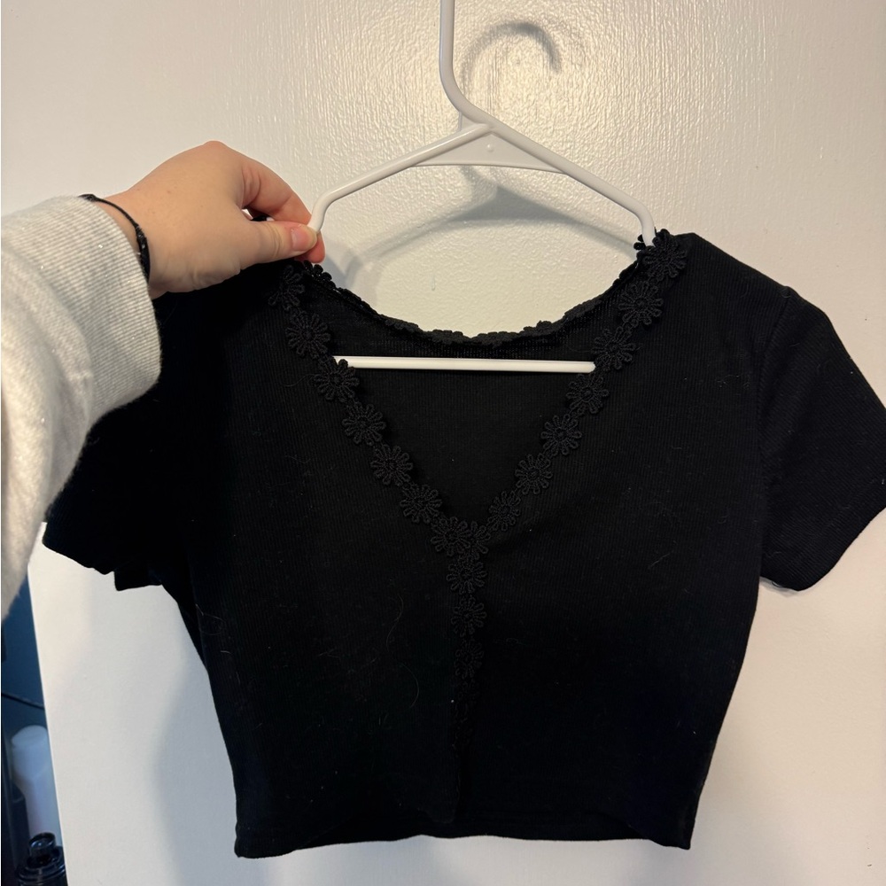 SHEIN Black Floral Trim Crop Top